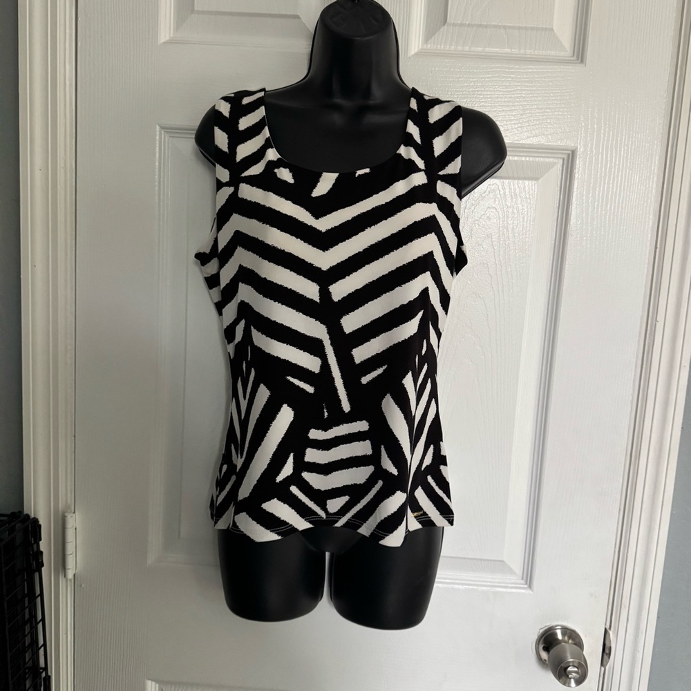 3 for $15 Calvin Klein Black and White colorblock sleeveless blouse - size M
